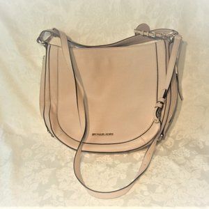 Pebble leather crossbody messenger bag! With handle for arm carry.